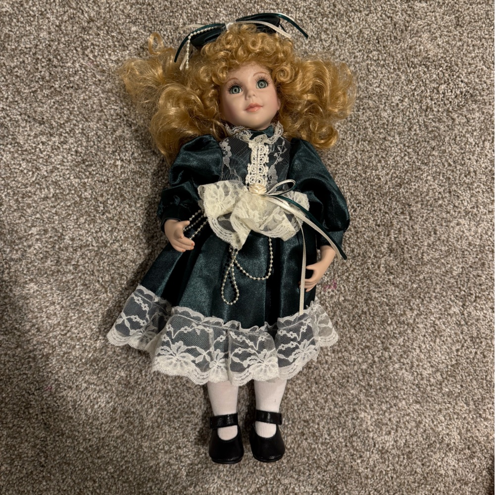 Marie Osmond porcelain doll‎